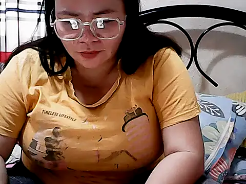 HornyPussie69 online show from 10, 3, 2026