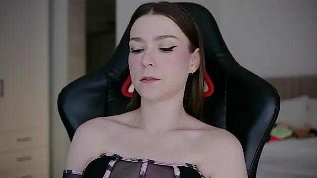 Snapshot of WowHelloAlice chatting on 11, 4, 2026 WowHelloAlice online show from 11, 4, 2026