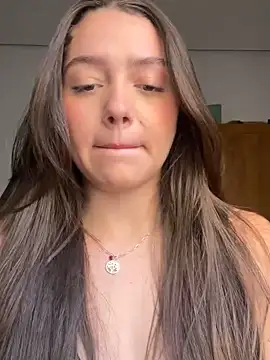 Snapshot of luiza_barcelos chatting on 7, 10, 2025 luiza barcelos online show from 7, 10, 2025