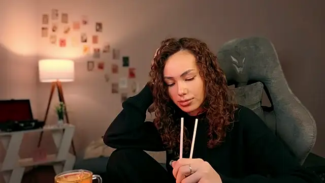 branchwithflowerss online show from 15, 10, 2025