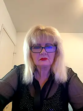 Snapshot of BoloshkaBlonda chatting on 4, 10, 2025 BoloshkaBlonda online show from 4, 10, 2025