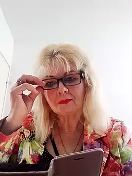 Snapshot of BoloshkaBlonda chatting on 5, 10, 2025 BoloshkaBlonda online show from 5, 10, 2025