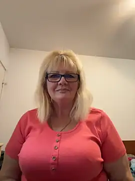 Snapshot of BoloshkaBlonda chatting on 14, 10, 2025 BoloshkaBlonda online show from 14, 10, 2025