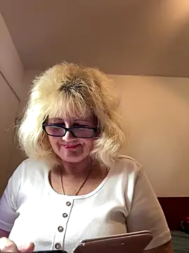 Snapshot of BoloshkaBlonda chatting on 15, 10, 2025 BoloshkaBlonda online show from 15, 10, 2025