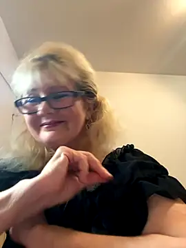 Snapshot of BoloshkaBlonda chatting on 17, 10, 2025 BoloshkaBlonda online show from 17, 10, 2025