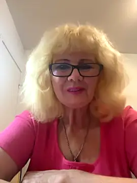 Snapshot of BoloshkaBlonda chatting on 20, 10, 2025 BoloshkaBlonda online show from 20, 10, 2025