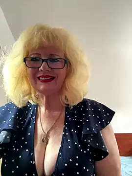 Snapshot of BoloshkaBlonda chatting on 22, 10, 2025 BoloshkaBlonda online show from 22, 10, 2025