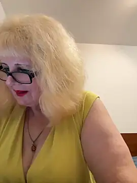 Snapshot of BoloshkaBlonda chatting on 22, 10, 2025 BoloshkaBlonda online show from 22, 10, 2025