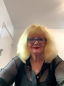 Snapshot of BoloshkaBlonda chatting on 24, 10, 2025 BoloshkaBlonda online show from 24, 10, 2025