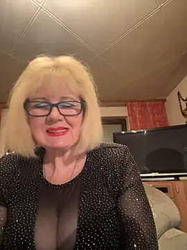 Snapshot of BoloshkaBlonda chatting on 9, 11, 2025 BoloshkaBlonda online show from 9, 11, 2025