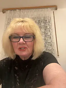 Snapshot of BoloshkaBlonda chatting on 11, 11, 2025 BoloshkaBlonda online show from 11, 11, 2025