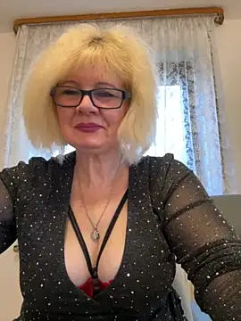 Snapshot of BoloshkaBlonda chatting on 16, 11, 2025 BoloshkaBlonda online show from 16, 11, 2025