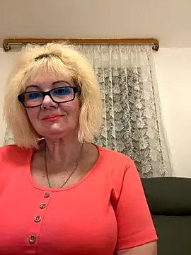 Snapshot of BoloshkaBlonda chatting on 18, 11, 2025 BoloshkaBlonda online show from 18, 11, 2025