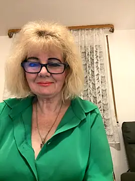 Snapshot of BoloshkaBlonda chatting on 29, 11, 2025 BoloshkaBlonda online show from 29, 11, 2025