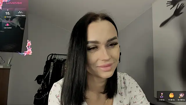 Lisa  Johnson online show from 12, 11, 2025