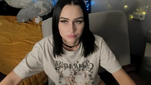 Lisa  Johnson online show from 4, 12, 2025