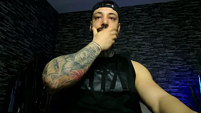 Snapshot of MasculineGuy99 chatting on 6, 4, 2026 MasculineGuy99 online show from 6, 4, 2026