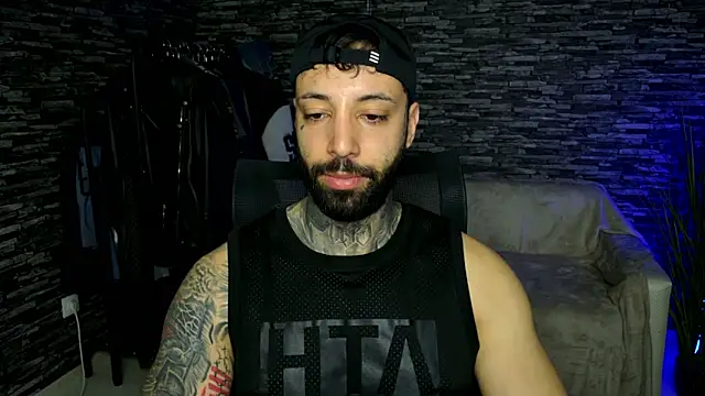 Snapshot of MasculineGuy99 chatting on 6, 4, 2026 MasculineGuy99 online show from 6, 4, 2026