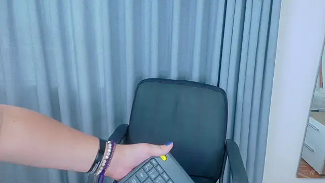 Snapshot of AmarisLenox__ chatting on 2, 12, 2025 AmarisLenox online show from 2, 12, 2025