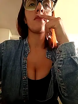 Snapshot of Jade_1-9 chatting on 16, 12, 2025 Jade 1-9 online show from 16, 12, 2025