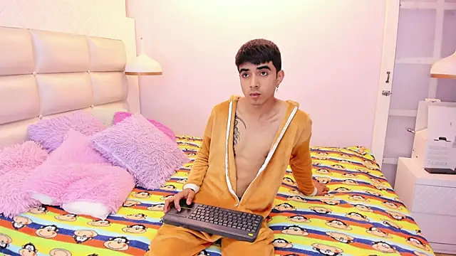 Hottie Guy online show from 6, 10, 2025