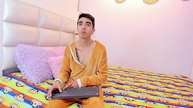 Hottie Guy online show from 16, 10, 2025