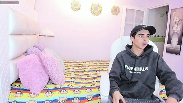 Hottie Guy online show from 28, 10, 2025