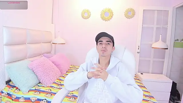 Hottie Guy online show from 30, 10, 2025