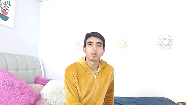 Hottie Guy online show from 2, 12, 2025