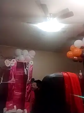 Snapshot of GoddessXOXOLovely chatting on 29, 10, 2025 GoddessXOXOLovely online show from 29, 10, 2025