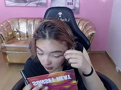 mia foster t online show from 24, 10, 2025