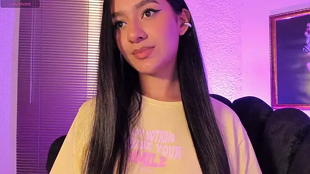 Snapshot of anne_leee chatting on 6, 4, 2026 anne leee online show from 6, 4, 2026