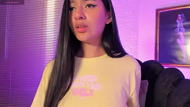 Snapshot of anne_leee chatting on 6, 4, 2026 anne leee online show from 6, 4, 2026