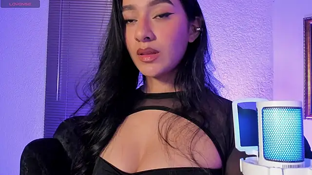 Snapshot of anne_leee chatting on 20, 4, 2026 anne leee online show from 20, 4, 2026