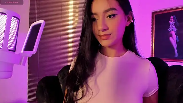 Snapshot of anne_leee chatting on 24, 4, 2026 anne leee online show from 24, 4, 2026