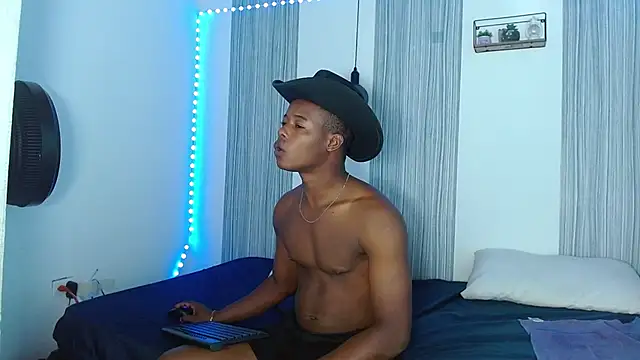 Snapshot of Dark_stallionX chatting on 31, 10, 2025 Dark stallionX online show from 31, 10, 2025