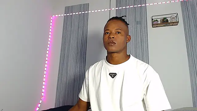 Snapshot of Dark_stallionX chatting on 20, 11, 2025 Dark stallionX online show from 20, 11, 2025