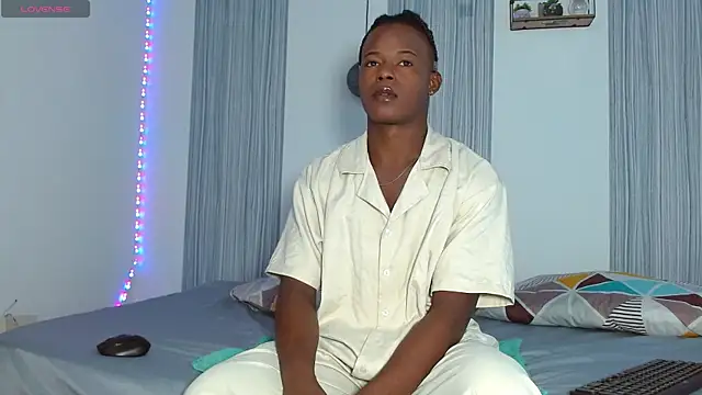 Snapshot of Dark_stallionX chatting on 21, 11, 2025 Dark stallionX online show from 21, 11, 2025