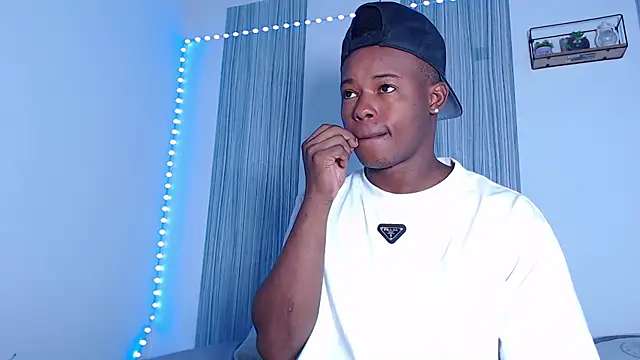 Snapshot of Dark_stallionX chatting on 28, 11, 2025 Dark stallionX online show from 28, 11, 2025