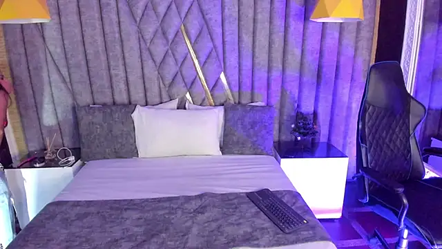 Snapshot of Clohe_Bell chatting on 17, 12, 2025 Clohe Bell online show from 17, 12, 2025