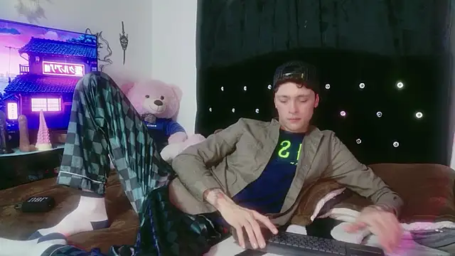 Tyler cat online show from 3, 12, 2025