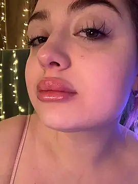 Snapshot of KellyMoors chatting on 7, 2, 2026 KellyMoors online show from 7, 2, 2026