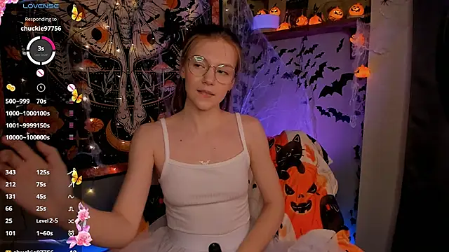 lyra thenymph online show from 24, 10, 2025