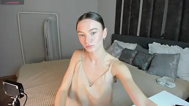 EvaToniz online show from 14, 11, 2025