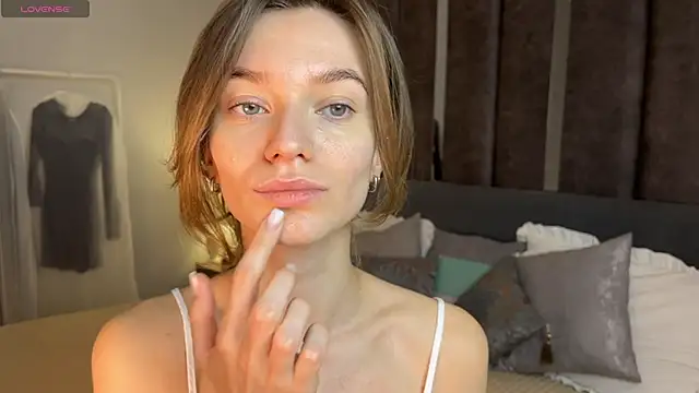 EvaToniz online show from 14, 12, 2025