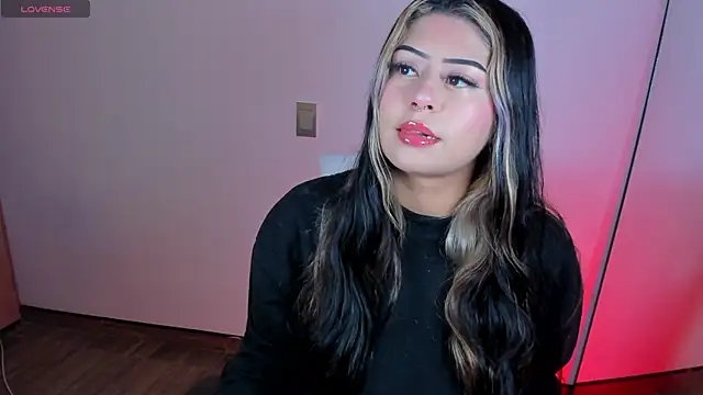 Snapshot of valeska__V chatting on 14, 11, 2025 valeska V online show from 14, 11, 2025