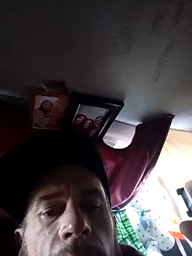 Snapshot of LetMeLiqU chatting on 24, 10, 2025 LetMeLiqU online show from 24, 10, 2025