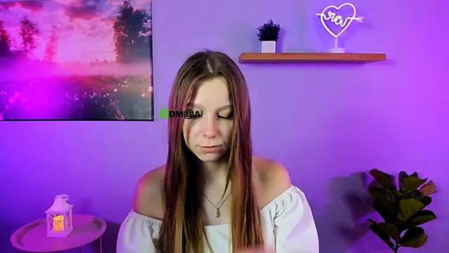 Snapshot of esme_moore_ chatting on 7, 10, 2025 esme moore  online show from 7, 10, 2025