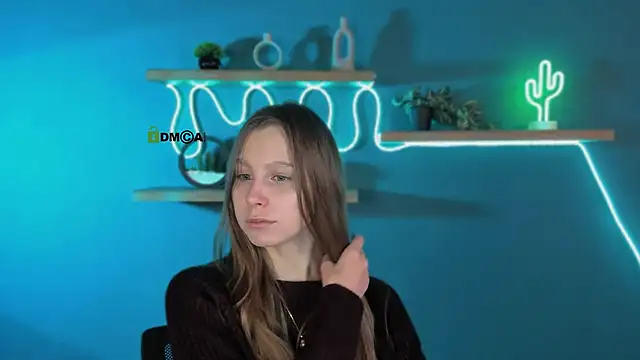 Snapshot of esme_moore_ chatting on 13, 10, 2025 esme moore  online show from 13, 10, 2025