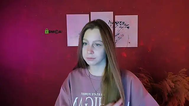 Snapshot of esme_moore_ chatting on 14, 10, 2025 esme moore  online show from 14, 10, 2025